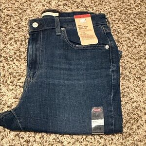 Brand new Levi’s 725 HIGH RISE BOOTCUT WOMEN'S JEANS